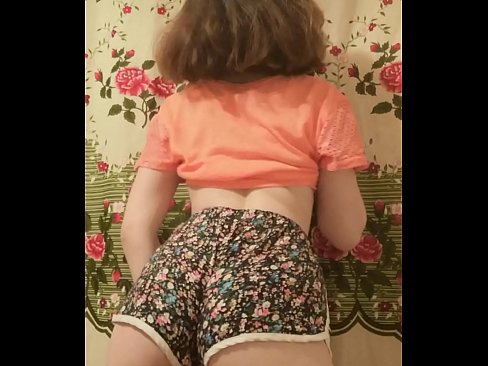 ❤️ Sexy matashin jariri yana cire guntun wando a kyamara ☑ Ingantacciyar iskanci ❌️❤
